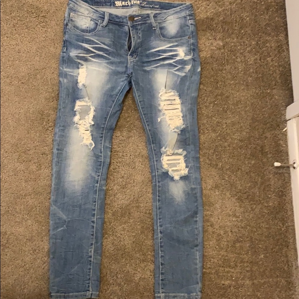 Distressed skinny jeans